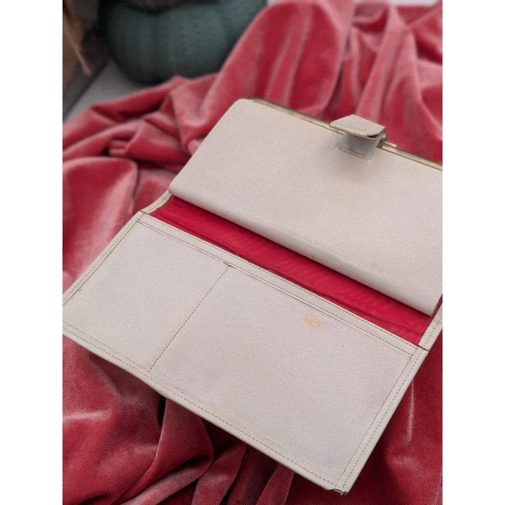 Princess Gardner Off White Cowhide Leather Wallet Red Rose Embroidered Clutch